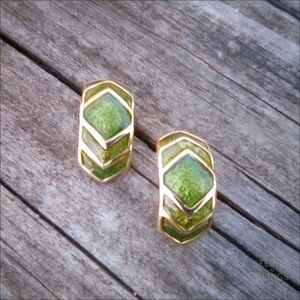 Vintage Green Enamel Chevron Earrings Gold Tone Geometric 80s